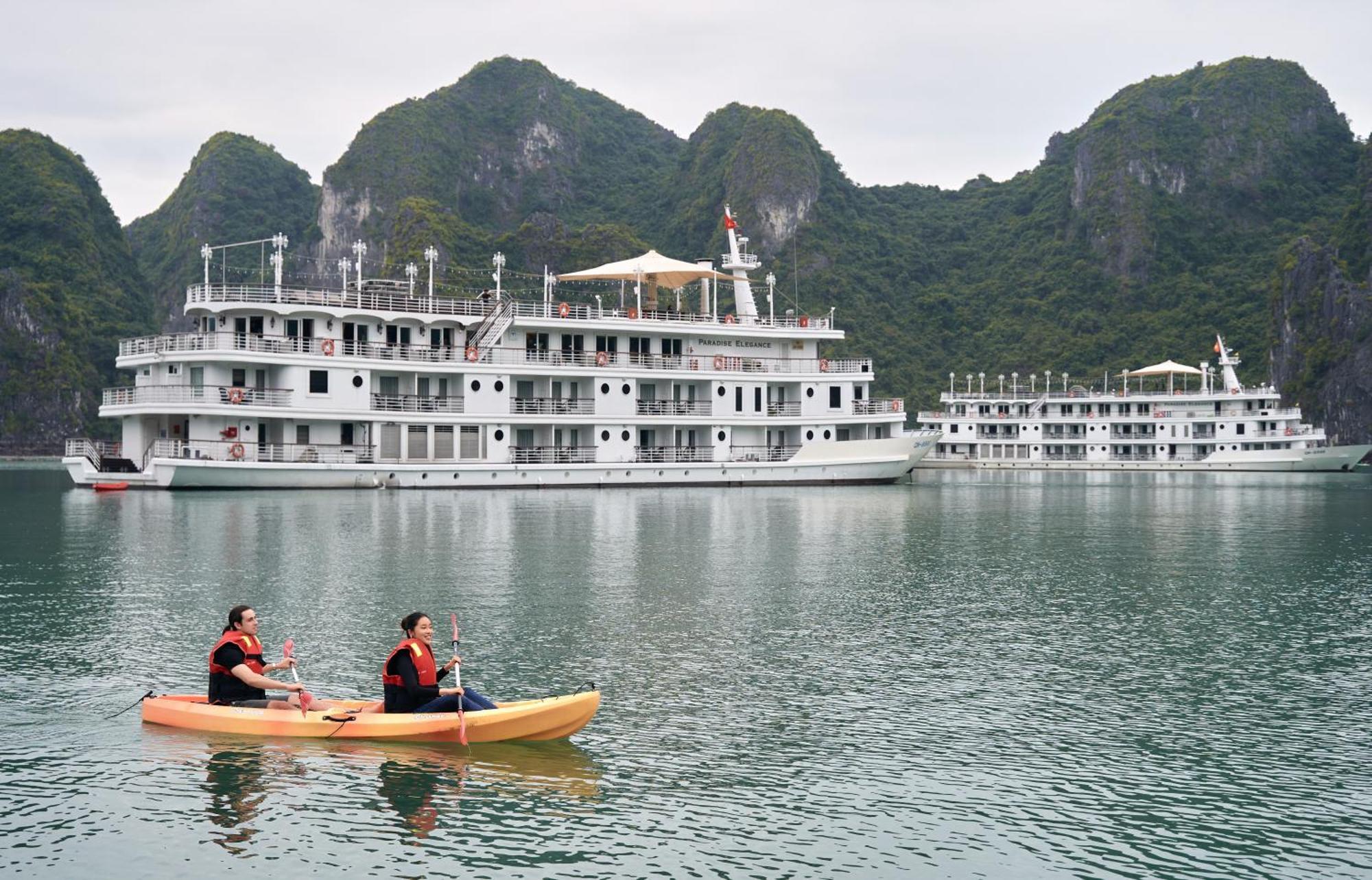 Paradise Elegance Cruise Halong Ha Long Exterior photo