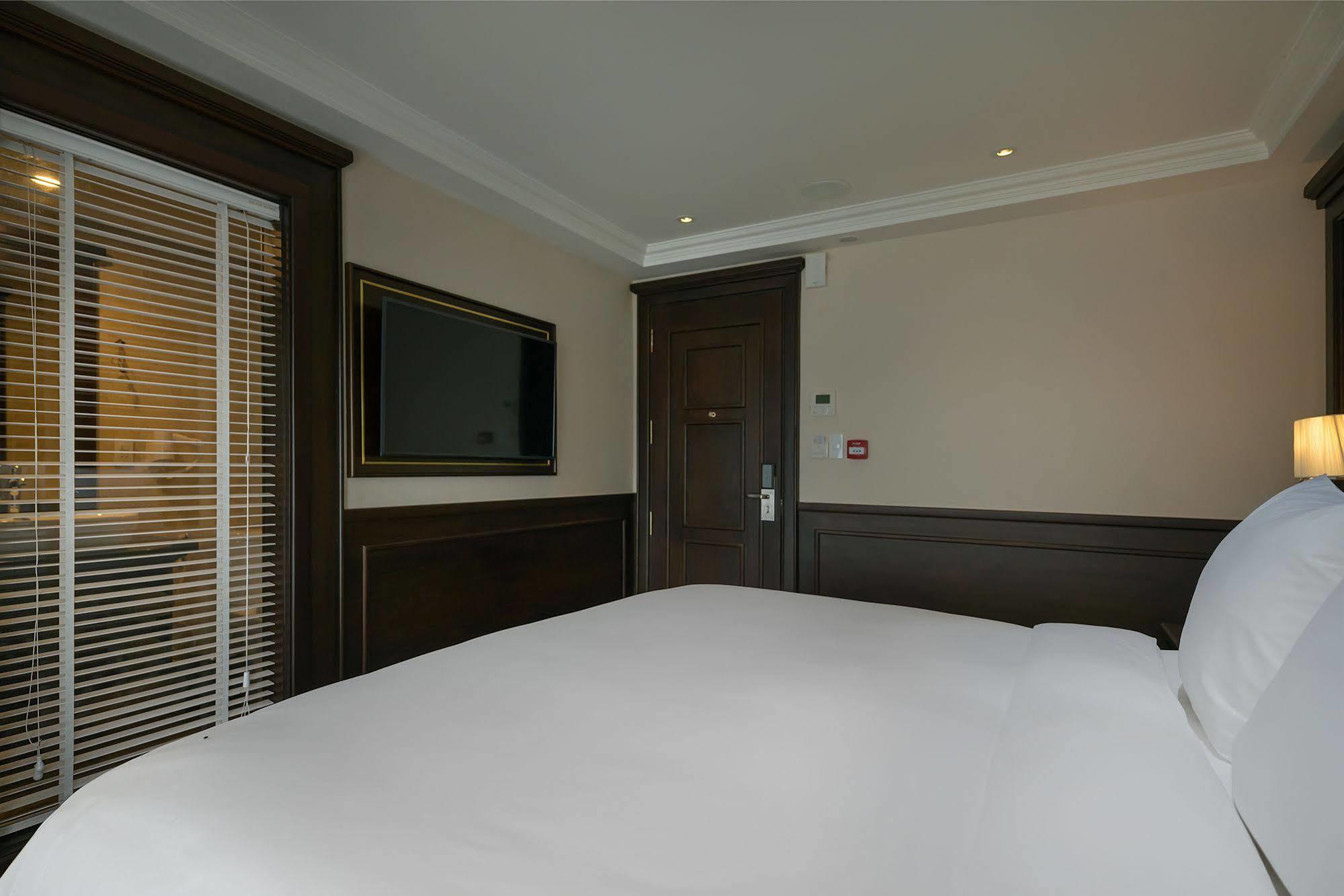 Paradise Elegance Cruise Halong Ha Long Exterior photo